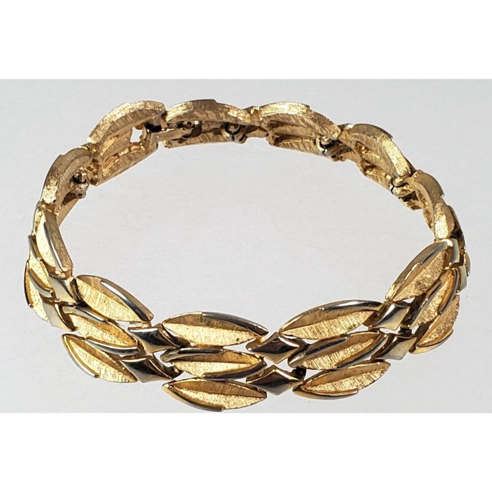 Crown Trifari Vintage Gold Tone Brushed Leaves Diamond Pattern Bracelet 7"